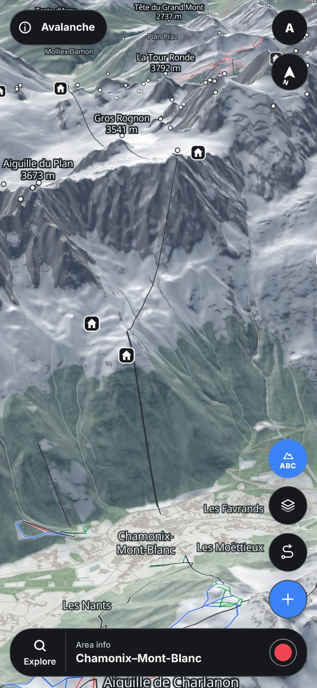 The RIPA map on the phone as it opens: the Mont Blanc massif in 3D above Chamonix, with peaks, huts and lifts